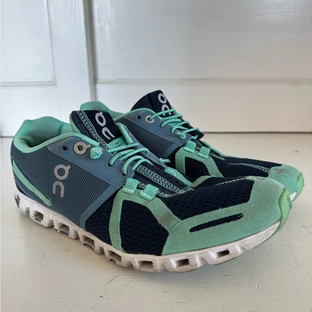 On Cloud women’s mint teal blue running‎ shoes size 7